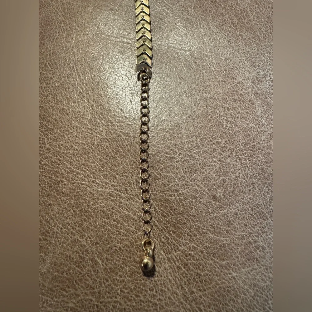 Chevron Pattern Gold Choker - Picture 4 of 6